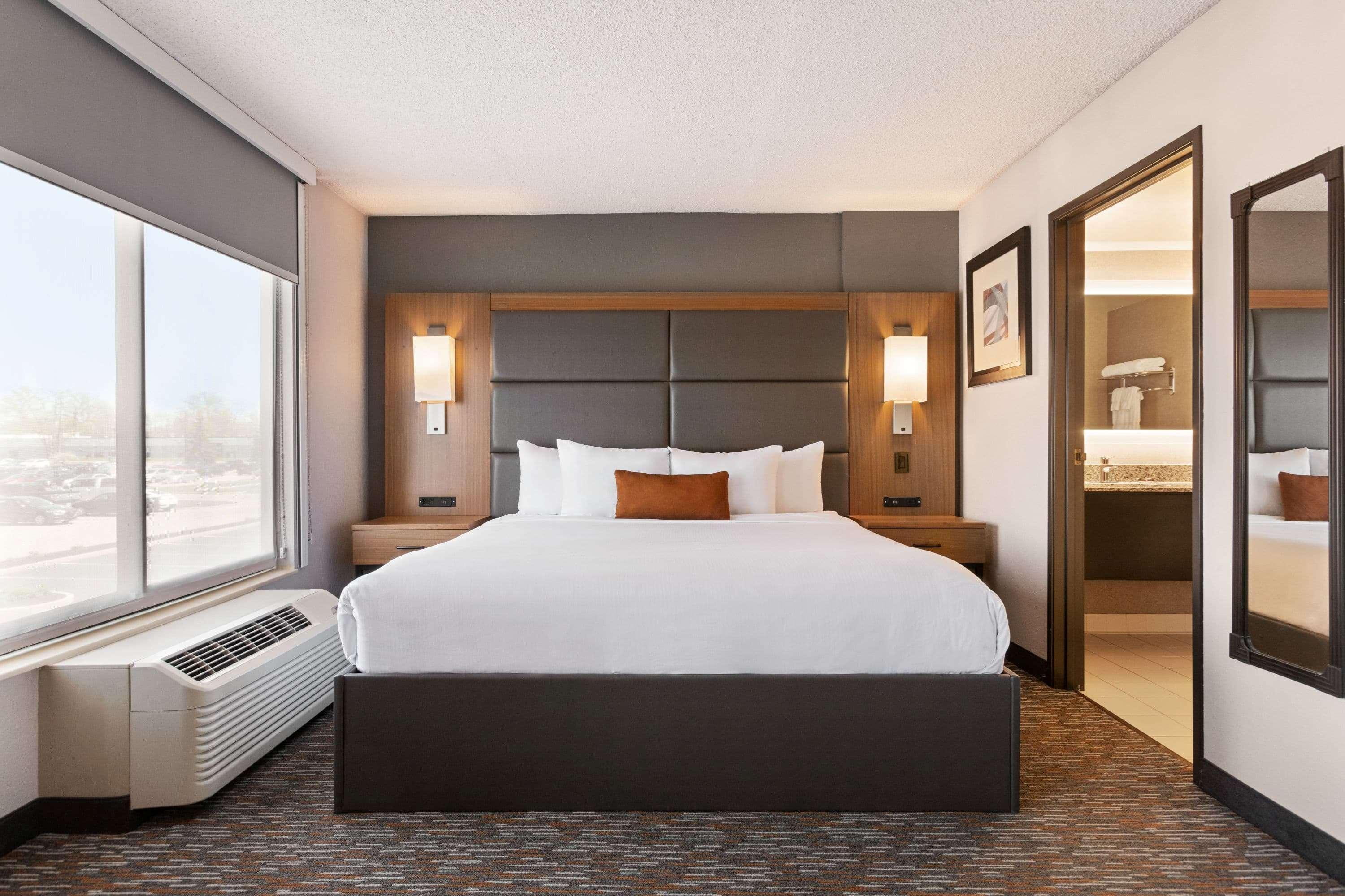 Wingate By Wyndham Cincinnati Blue Ash Exterior photo