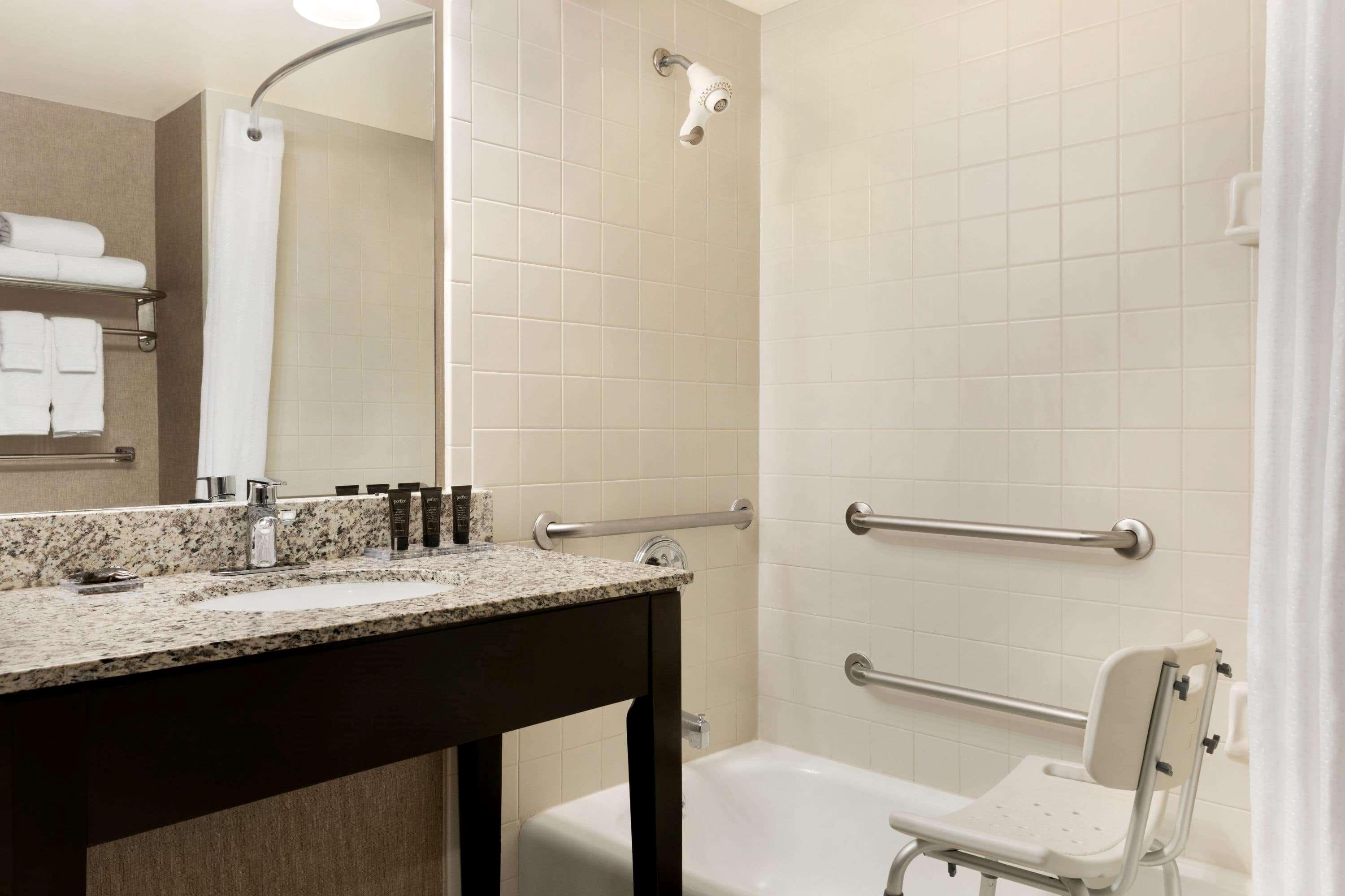 Wingate By Wyndham Cincinnati Blue Ash Exterior photo