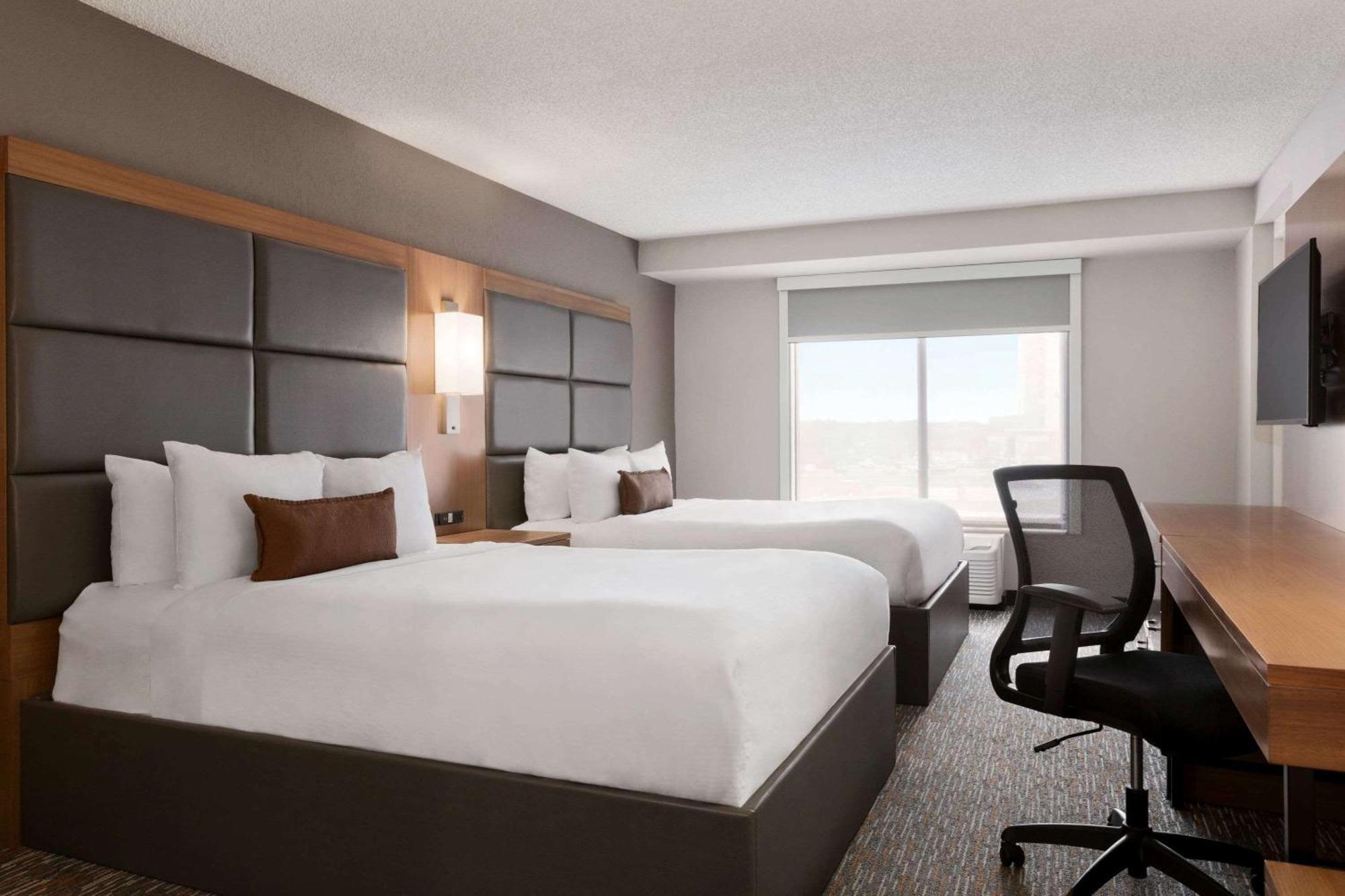 Wingate By Wyndham Cincinnati Blue Ash Exterior photo