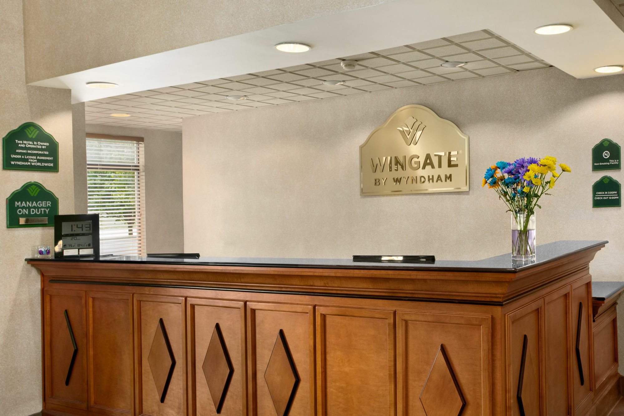 Wingate By Wyndham Cincinnati Blue Ash Exterior photo