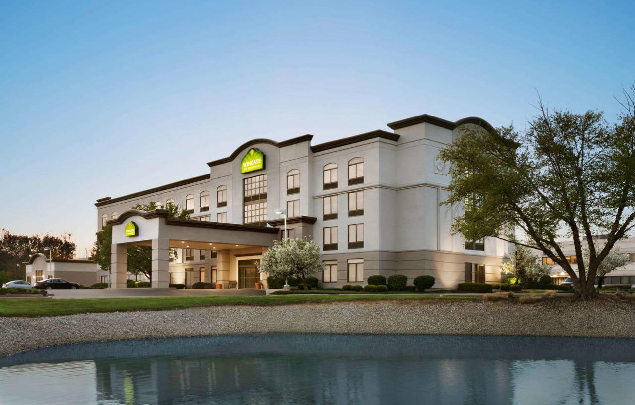 Wingate By Wyndham Cincinnati Blue Ash Exterior photo